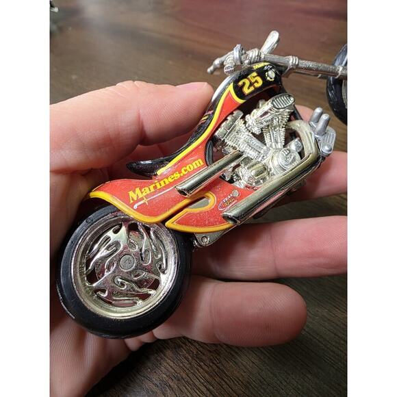 Matchbox - Harley Davidson - 1:64 Diecast Motorcycle Marines 25 Chopper - Picture 6 of 16